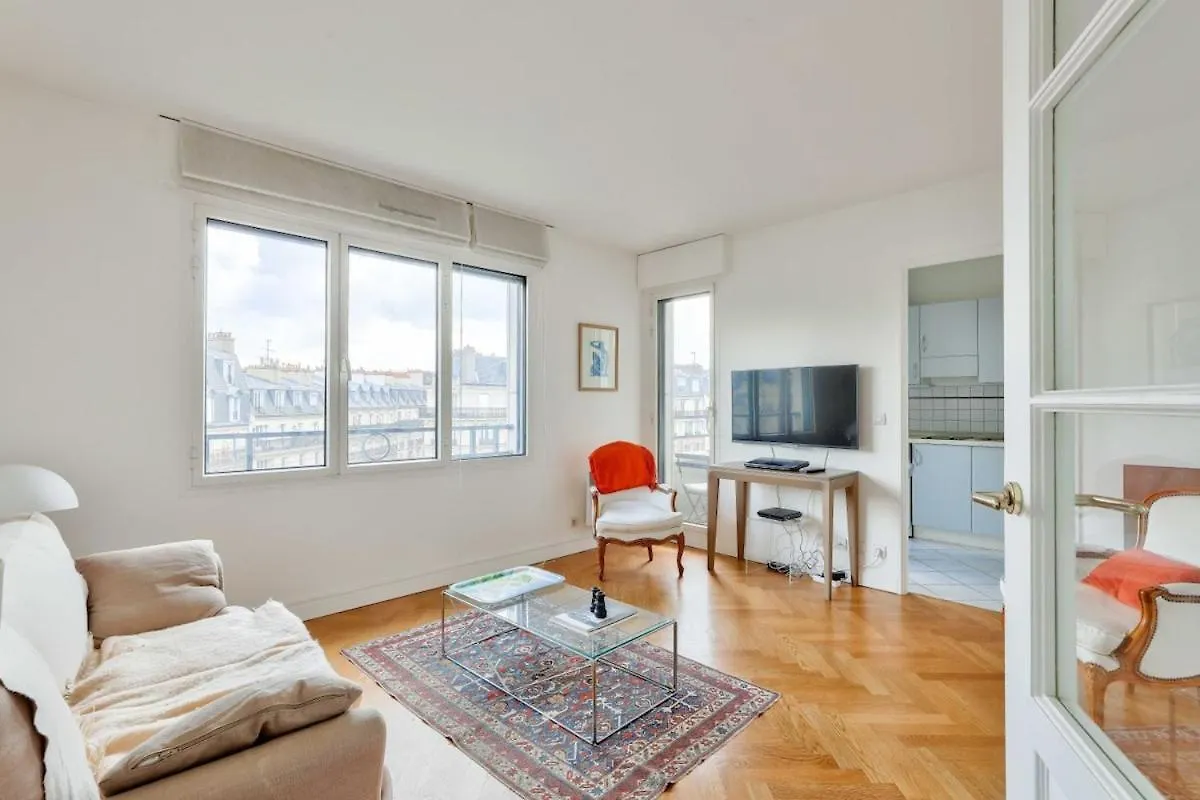1Br Flat With Balcony View Of The Eiffel Tower Apartment Paris France