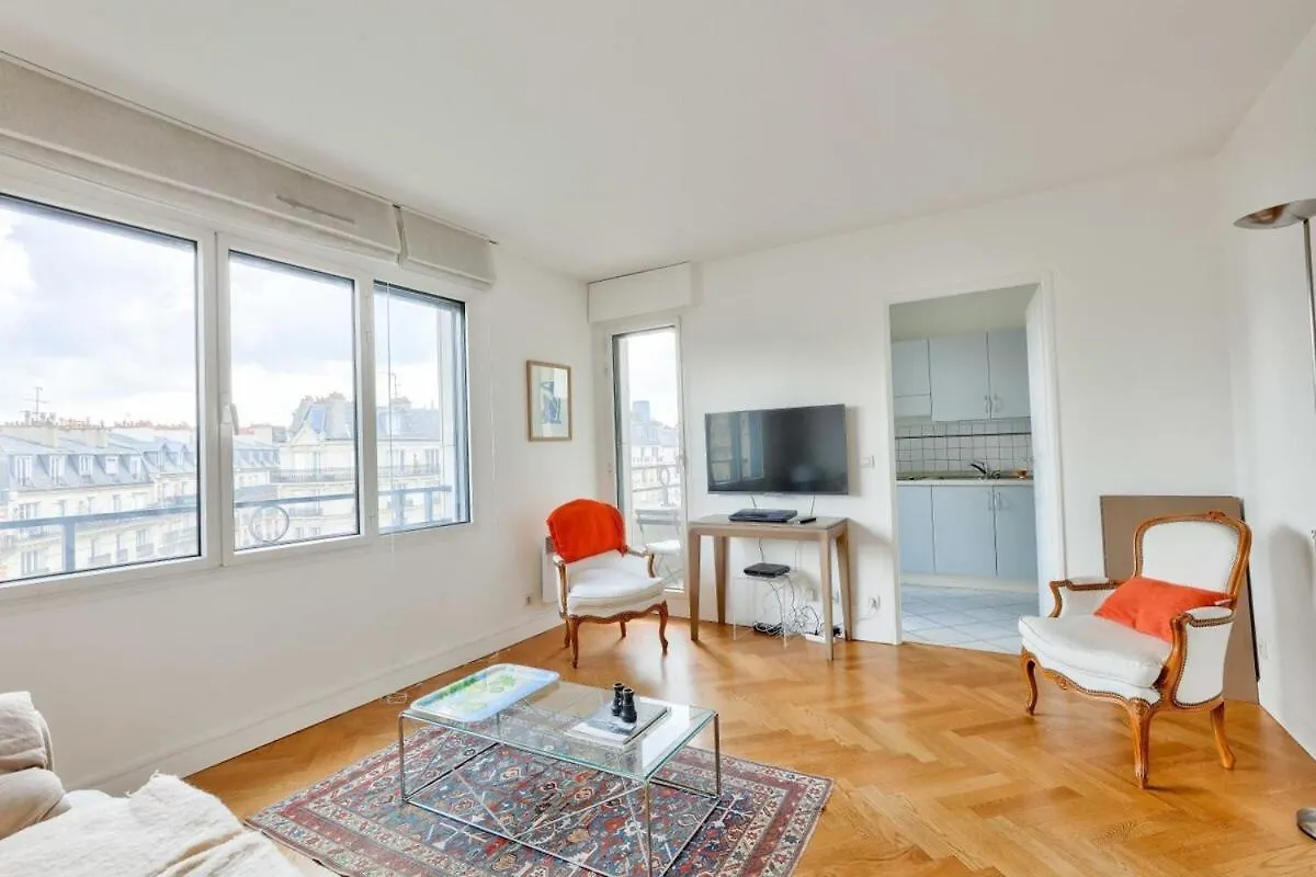 1Br Flat With Balcony View Of The Eiffel Tower Apartment Paris France